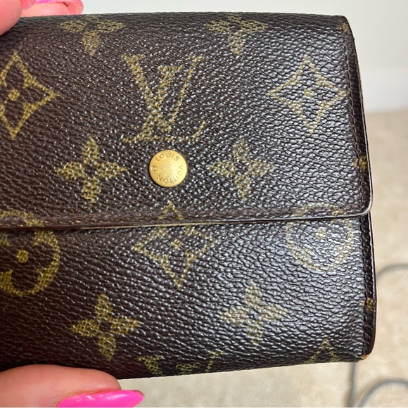 Authentic Louis Vuitton Monogram Elise Wallet - Picture 2 of 14